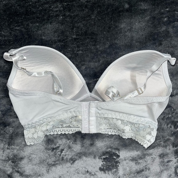 Jessica Simpson Ultra Flirty Wirefree Bra - Picture 2 of 5